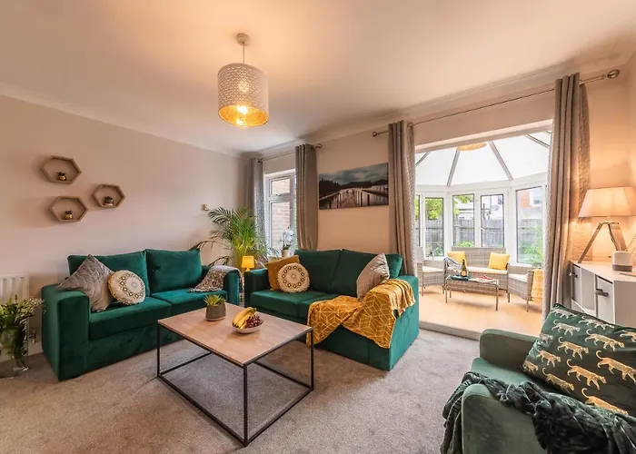 Luxury Southampton House With Garden And Parking